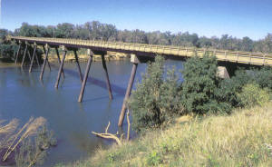 The bridge over Fitzroy River... gee it is soooo big!