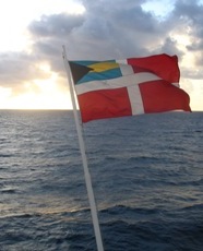 Flag i solnedgong.