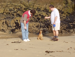 Rob, Magnus og Martin p stranda i Carbis Bay.