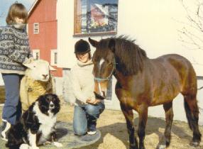 Hild and Adelheid in front of the house