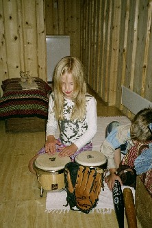 Gry Hege playing bongo drums.