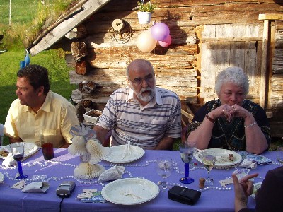 Alvaro, Rich and Viv eating dinner.