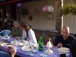 Janet, Adelheid and Hvard eating dinner.