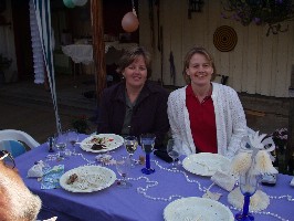 Kristin and Hild eating dinner.