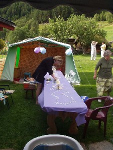 Hild and Janet decorating the table.