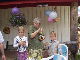 Gry Hege, Janet and Bjrnar with soft drinks.