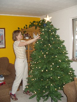 Hild is almost finished building the Christmas tree... now to the decoration.